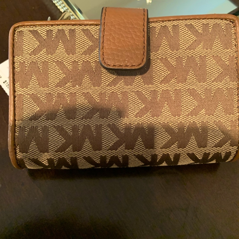 Michael Kors Wallet. NWT
